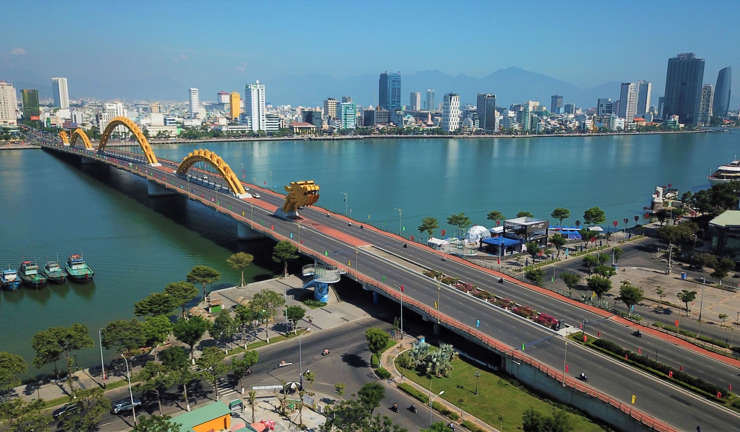 Duong pho Da Nang vang lang ngay dau tuan hinh anh