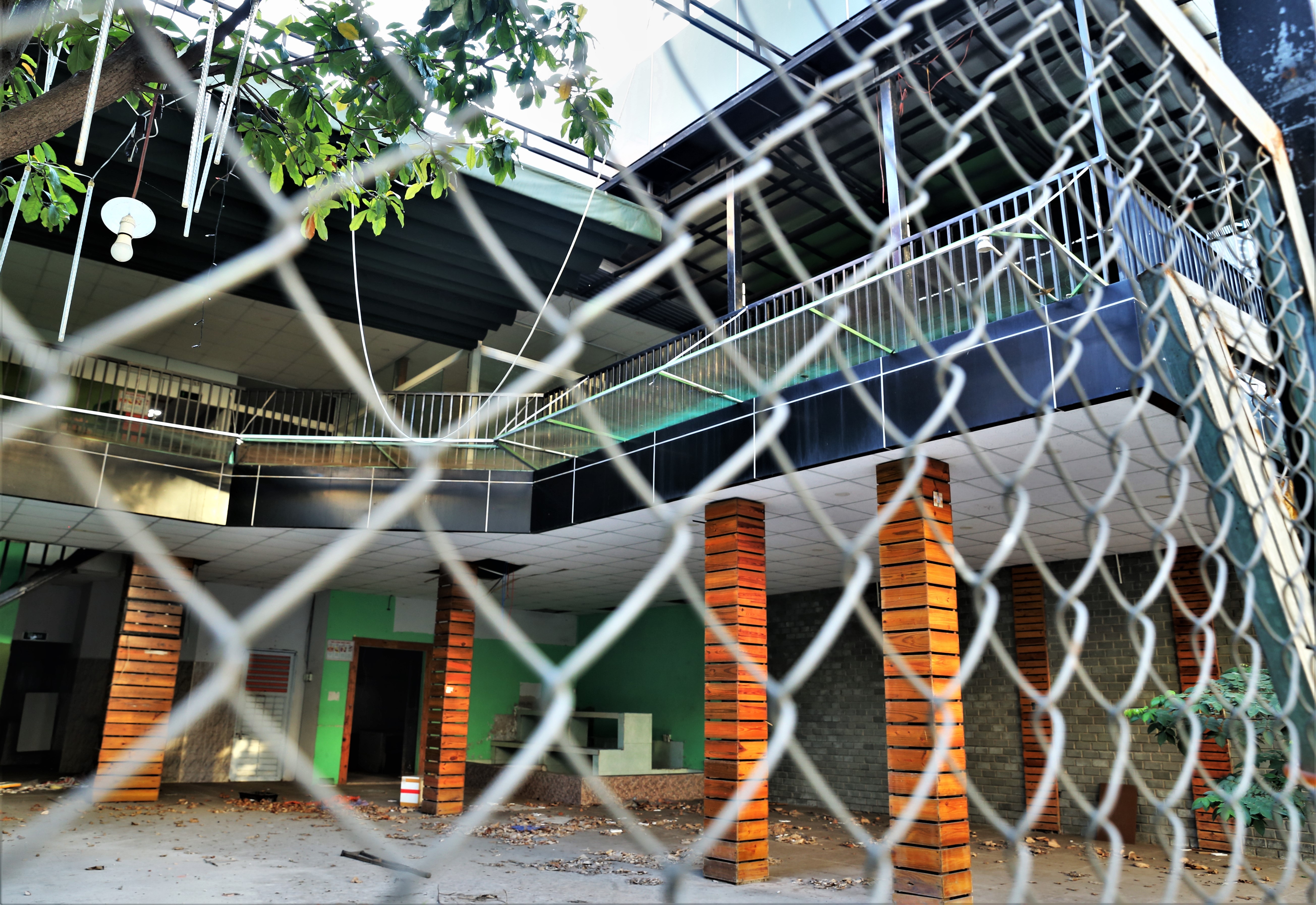 Hang loat khach san, nha hang o Da Nang dong cua, cho thue lai hinh anh