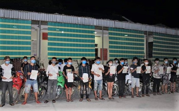lạng lách đãnh võng trên đường ảnh 1 lang lach danh vong tren duong anh 1
