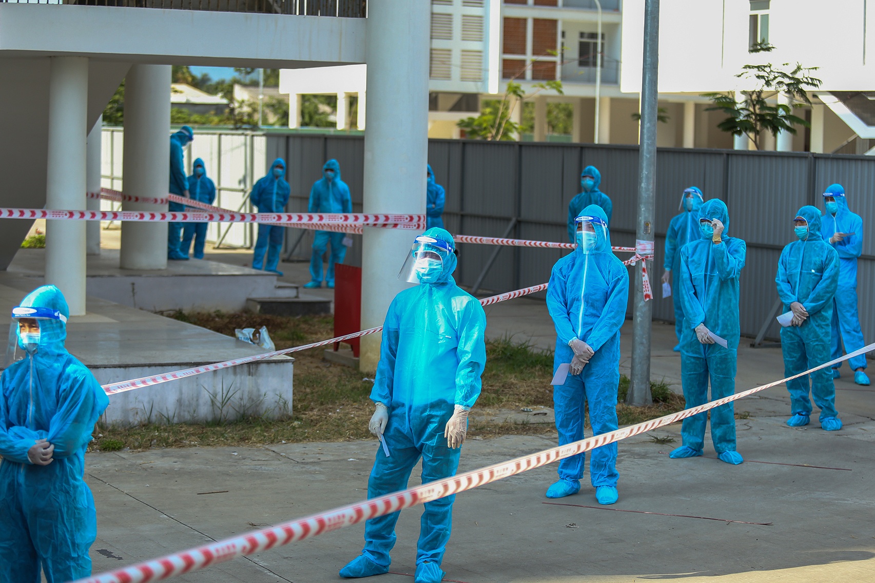 bau cu trong khu cach ly anh 3