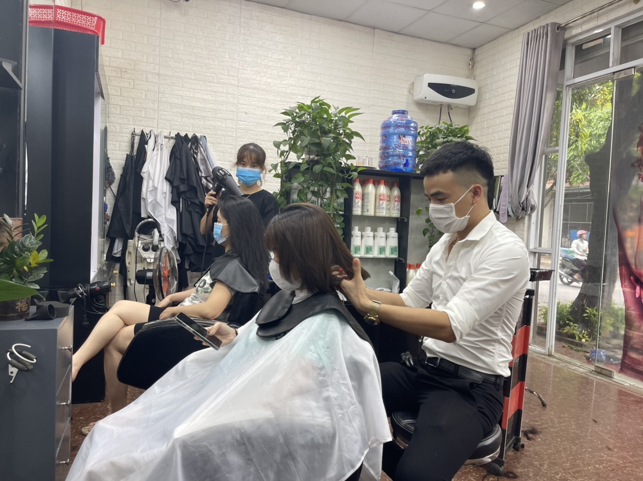 Ha Tinh tiep tuc dung dich vu spa, quan via he hinh anh