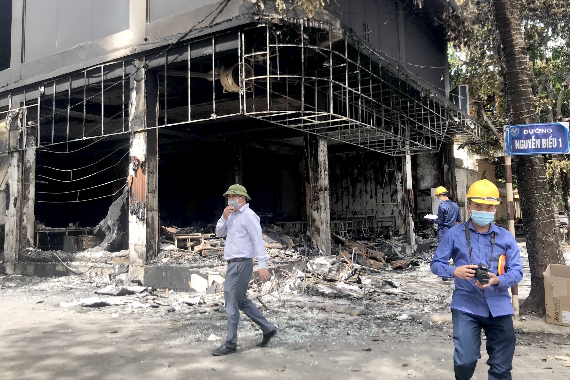 Vu chay lam 6 nguoi chet: Gia dinh chu nha tu vong trong phong ngu hinh anh