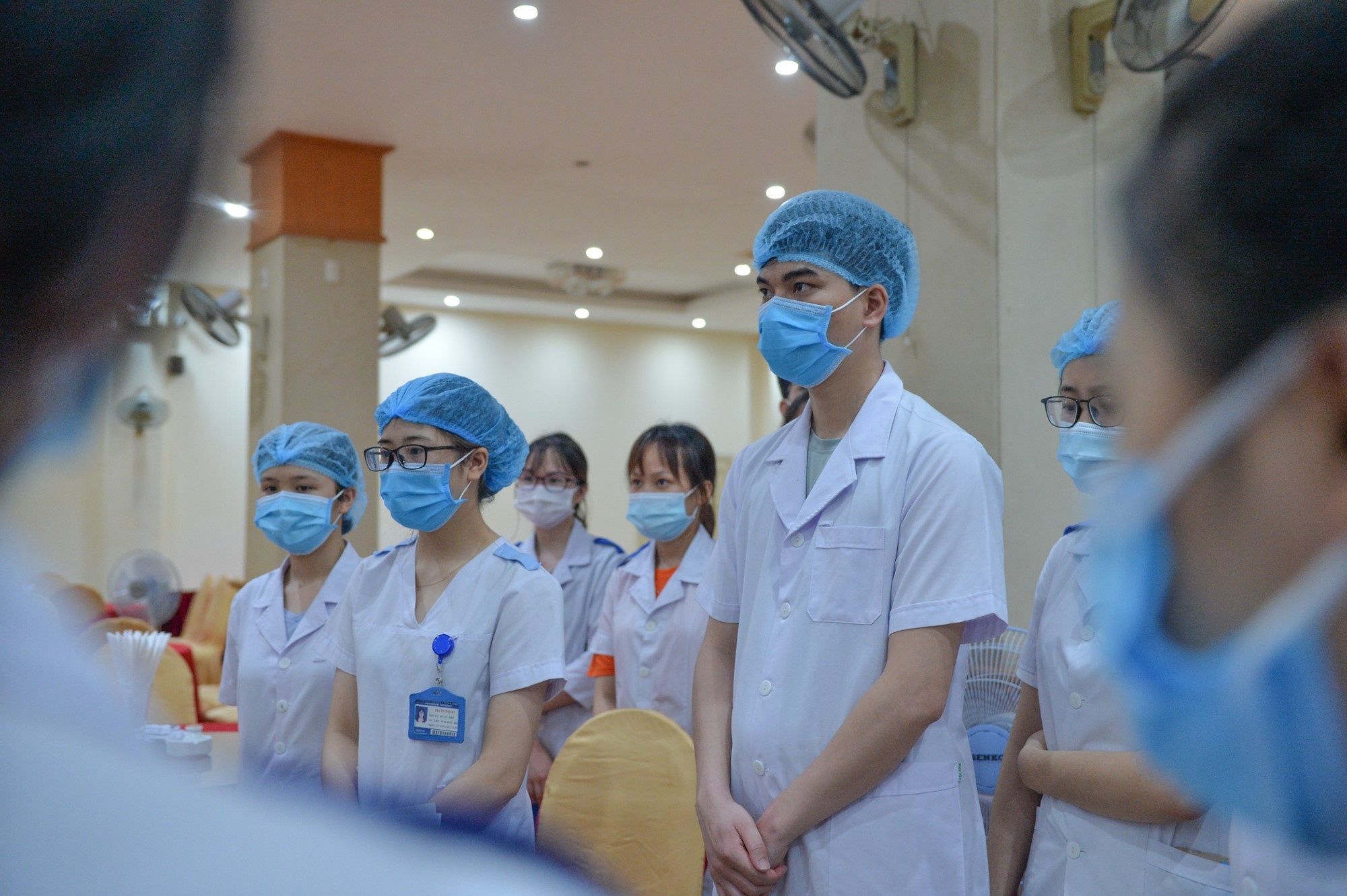 xuyen dem lay mau Covid-19 o Nghe An anh 2