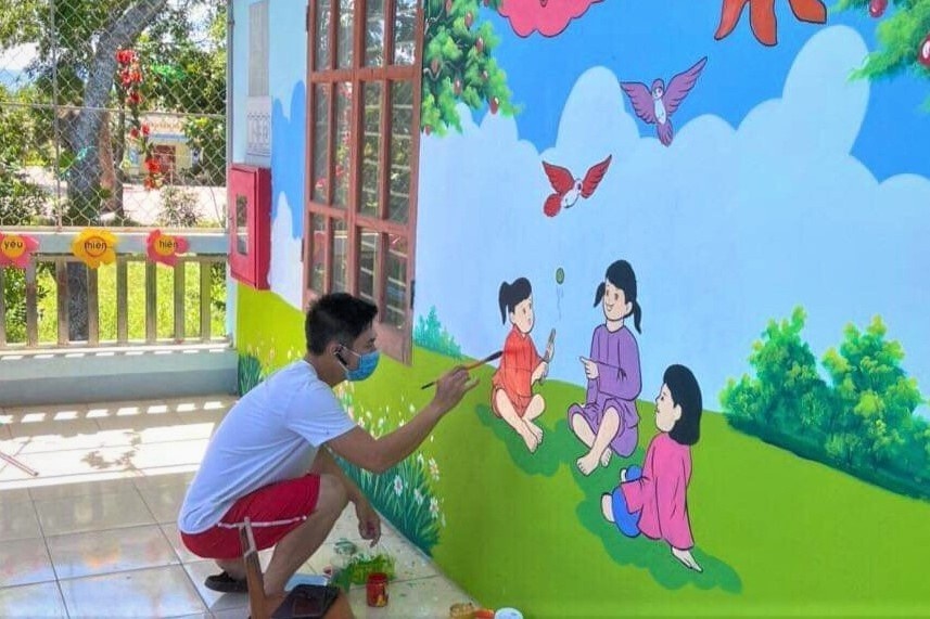 Thay giao 'thay ao moi' cho buc tuong cu o khu cach ly tap trung hinh anh