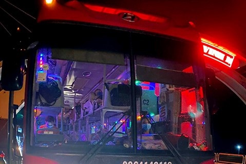 Cach ly 33 nguoi tren xe khach tu Binh Duong ve hinh anh