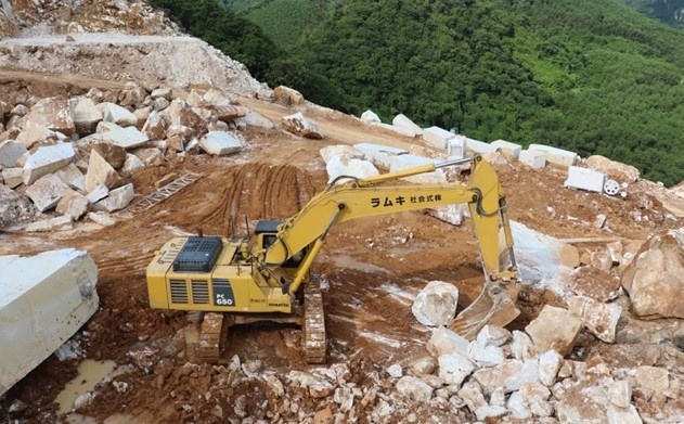 Khoi to chu mo khai thac da trang trai phep hinh anh