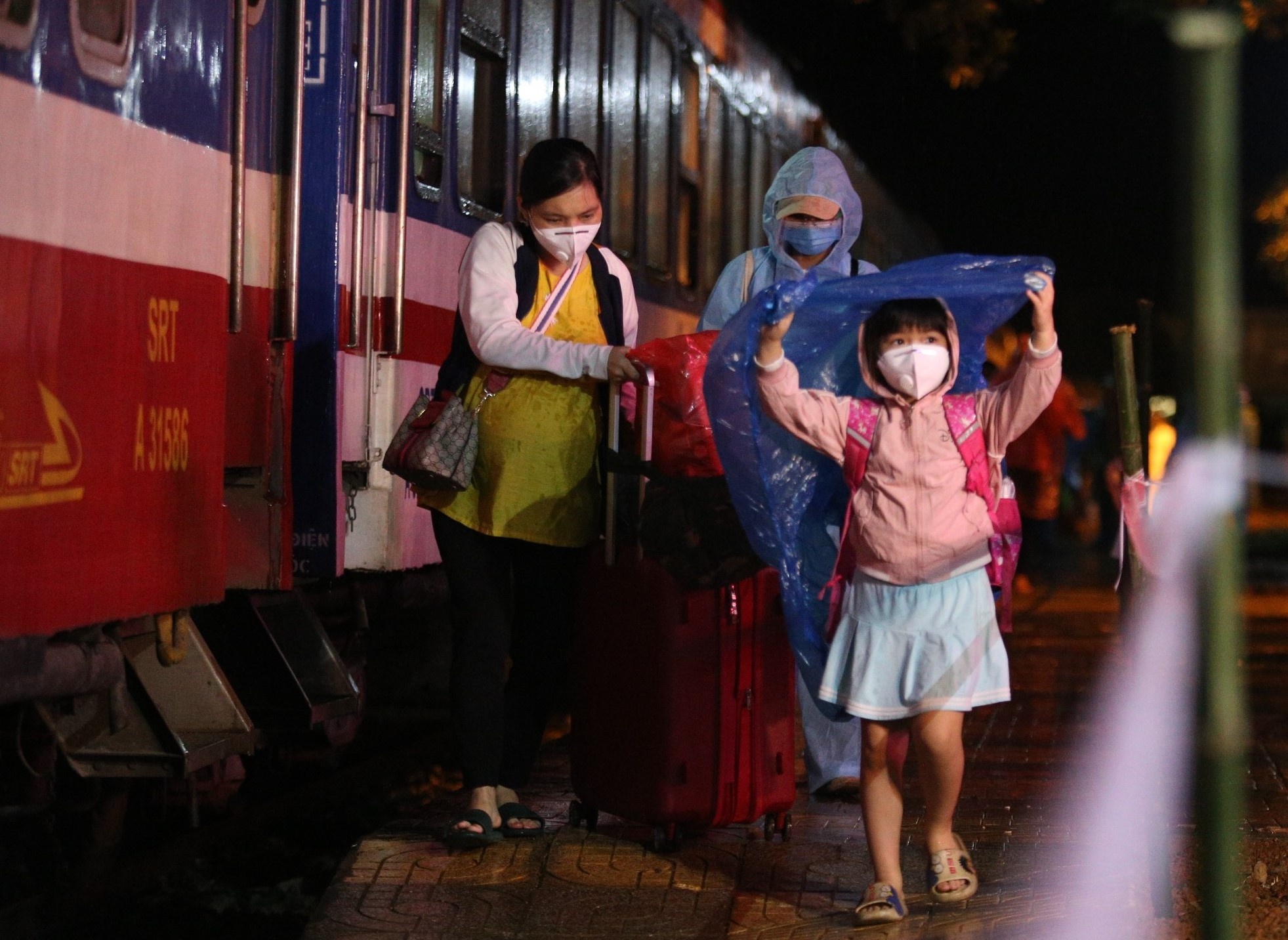 Hon 800 nguoi tu TP.HCM ve Ha Tinh tren chuyen tau 0 dong hinh anh