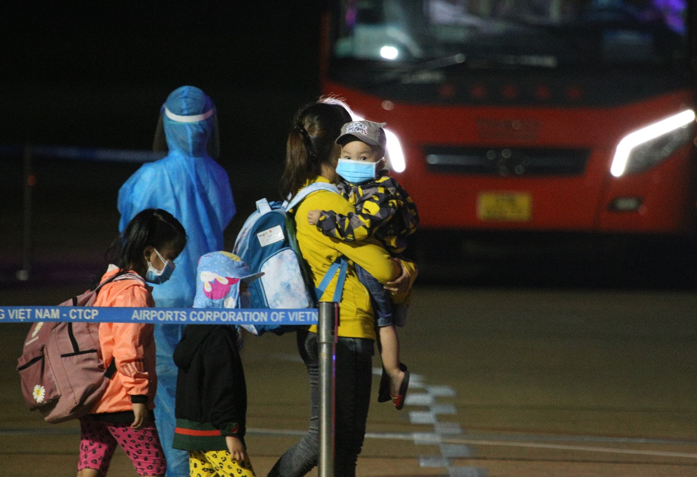 200 nguoi tu TP.HCM ve Nghe An anh 8