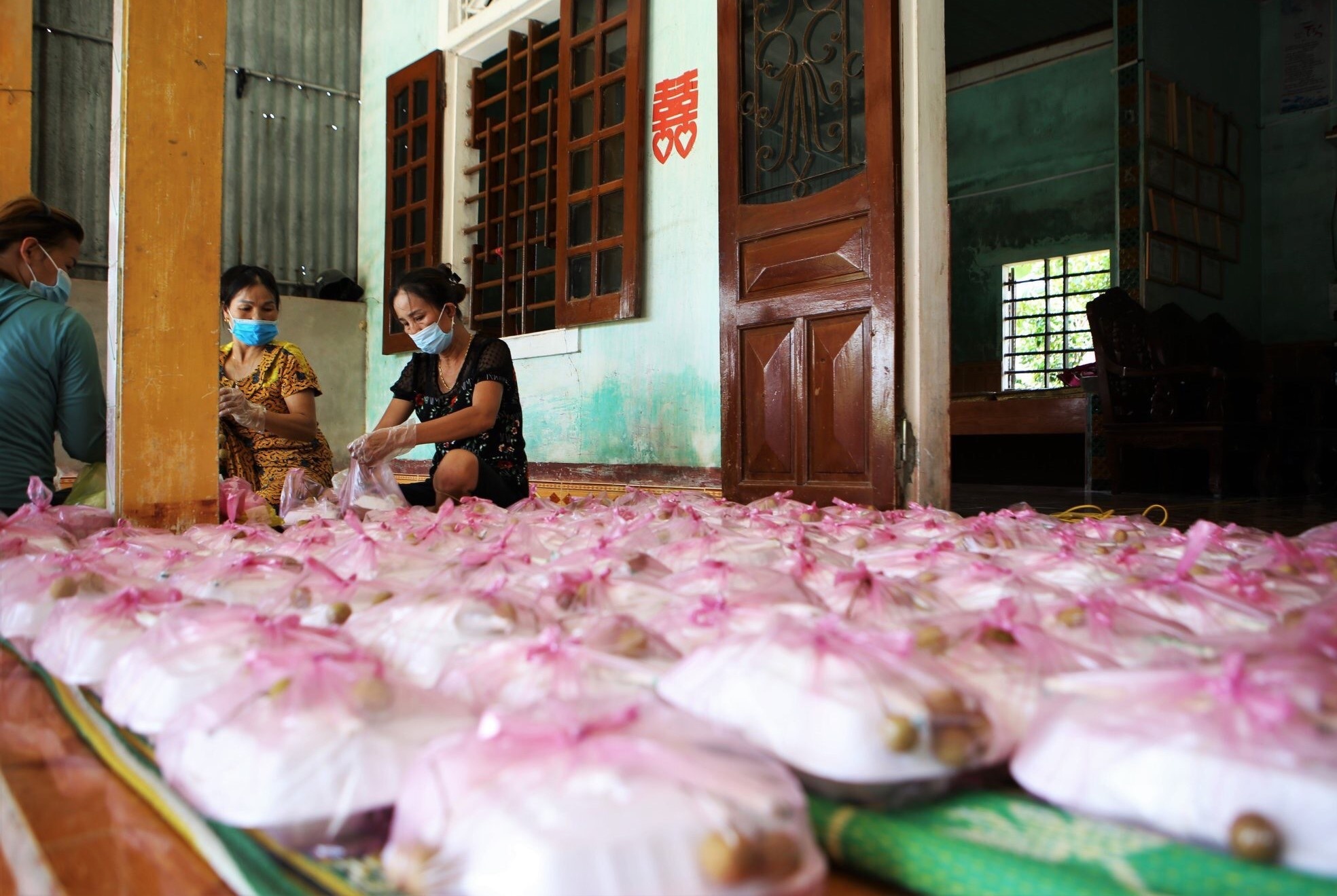 nau com cho nguoi cach ly anh 1