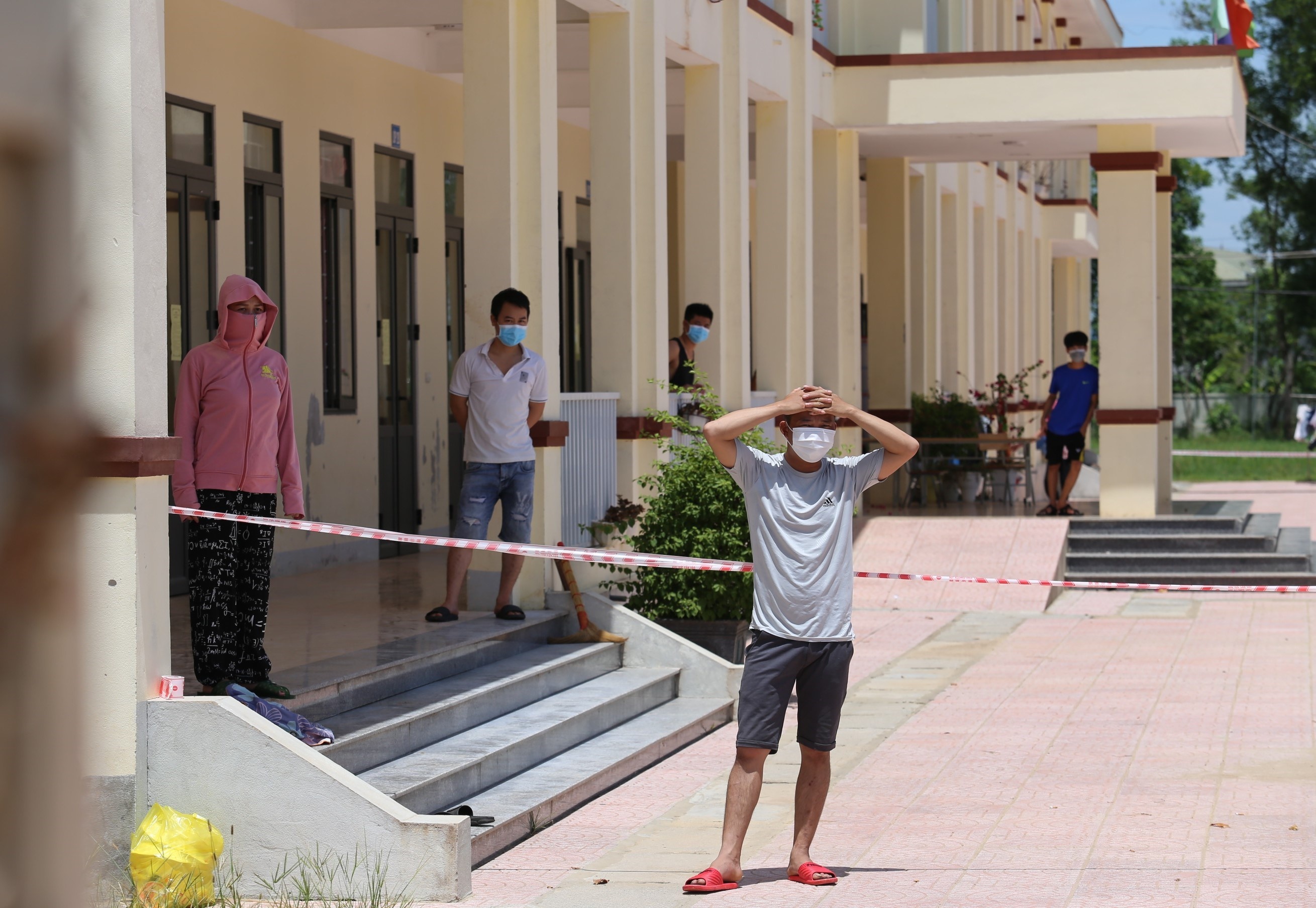 nau com cho nguoi cach ly anh 6