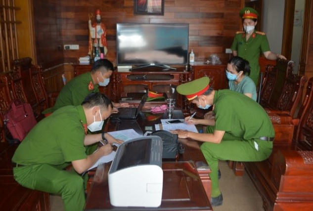 17 con ho bi nuoi nhot trong long sat anh 7