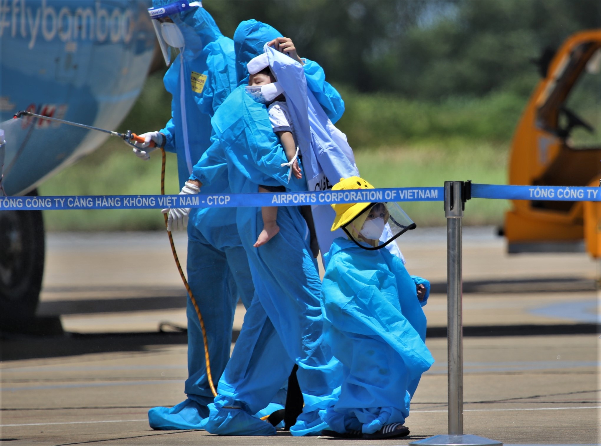 chuyen bay don cong dan ve que anh 5