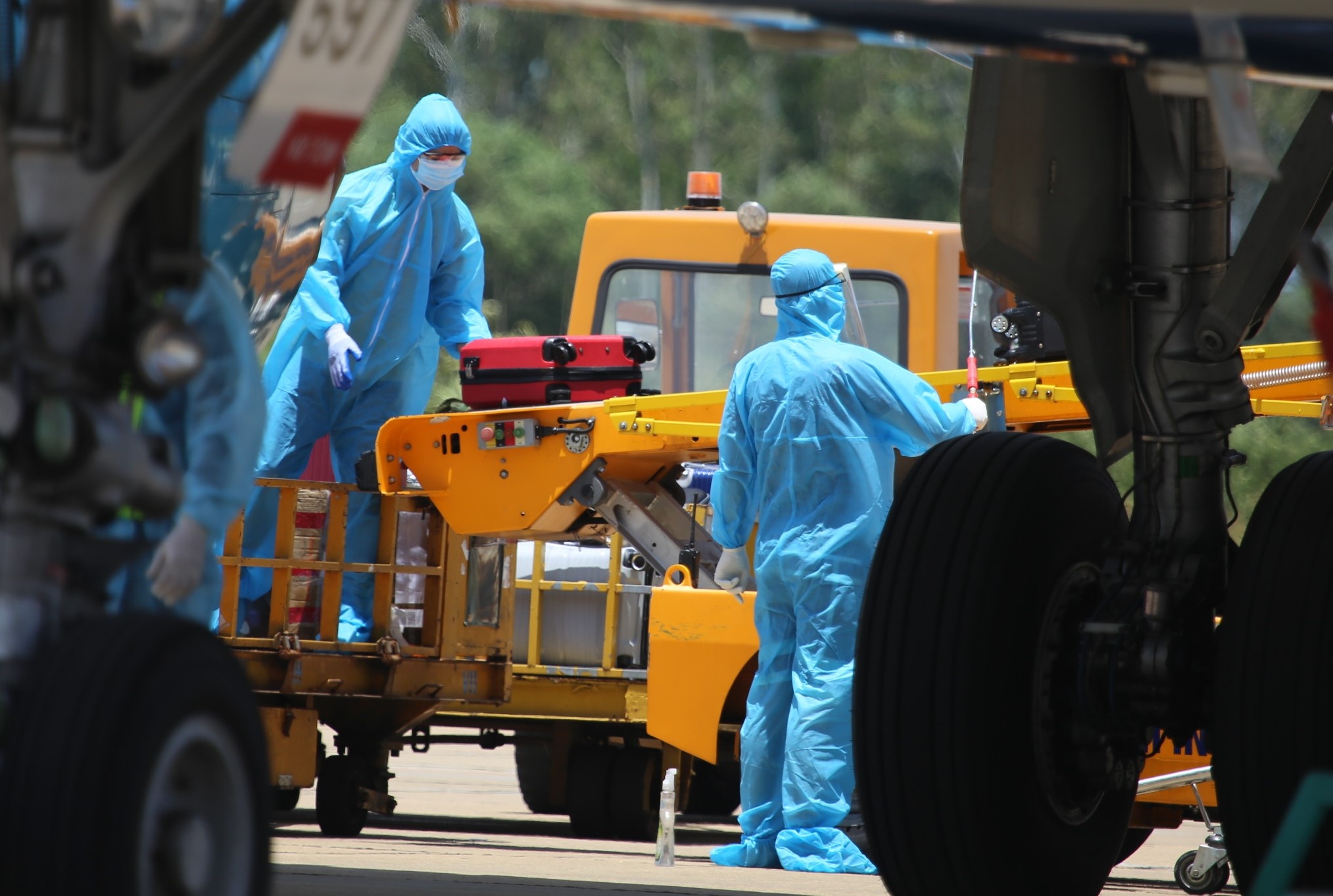 chuyen bay don cong dan ve que anh 9