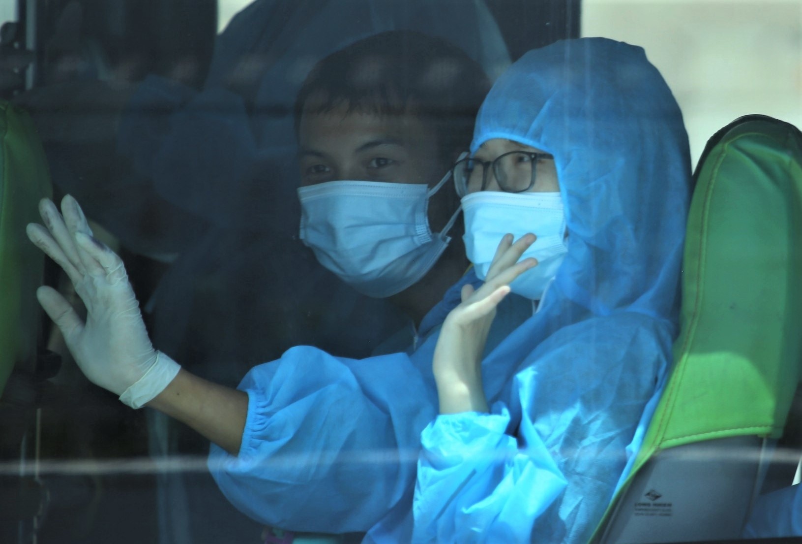 190 nguoi Ha Tinh ve que mien phi bang may bay hinh anh