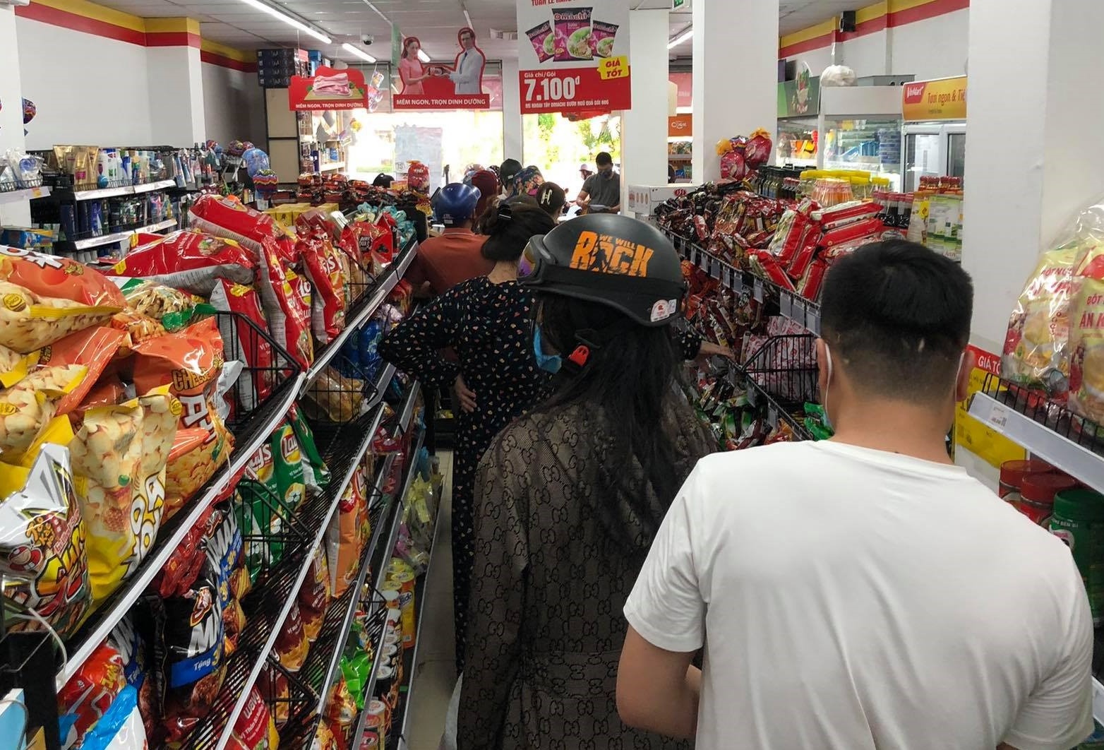 Trieu tap 8 nguoi dang tin TP Vinh ap dung Chi thi 16 + hinh anh