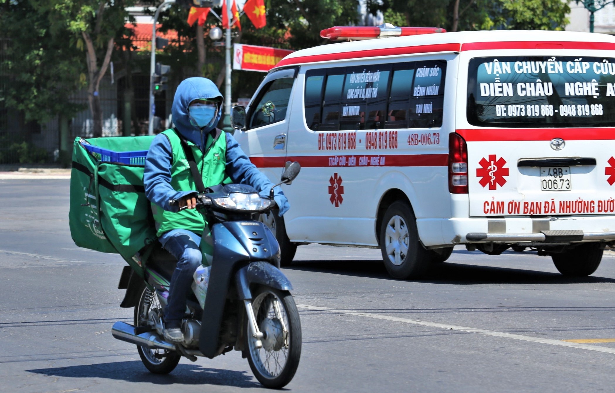 Nguoi dan TP Vinh phai bao cao suc khoe hang tuan hinh anh