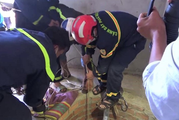 Ba cong nhan tu vong nghi bi ngat khi hinh anh