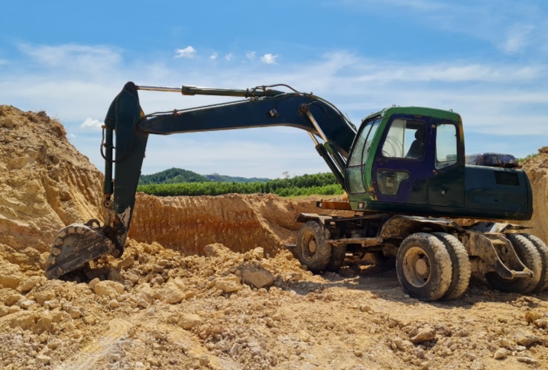 Dinh chi cong tac chu tich xa vi de khai thac khoang san trai phep hinh anh