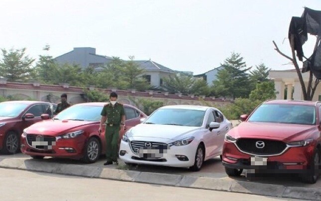 Nhom lua dao cam co hang loat xe cho thue tu lai hinh anh