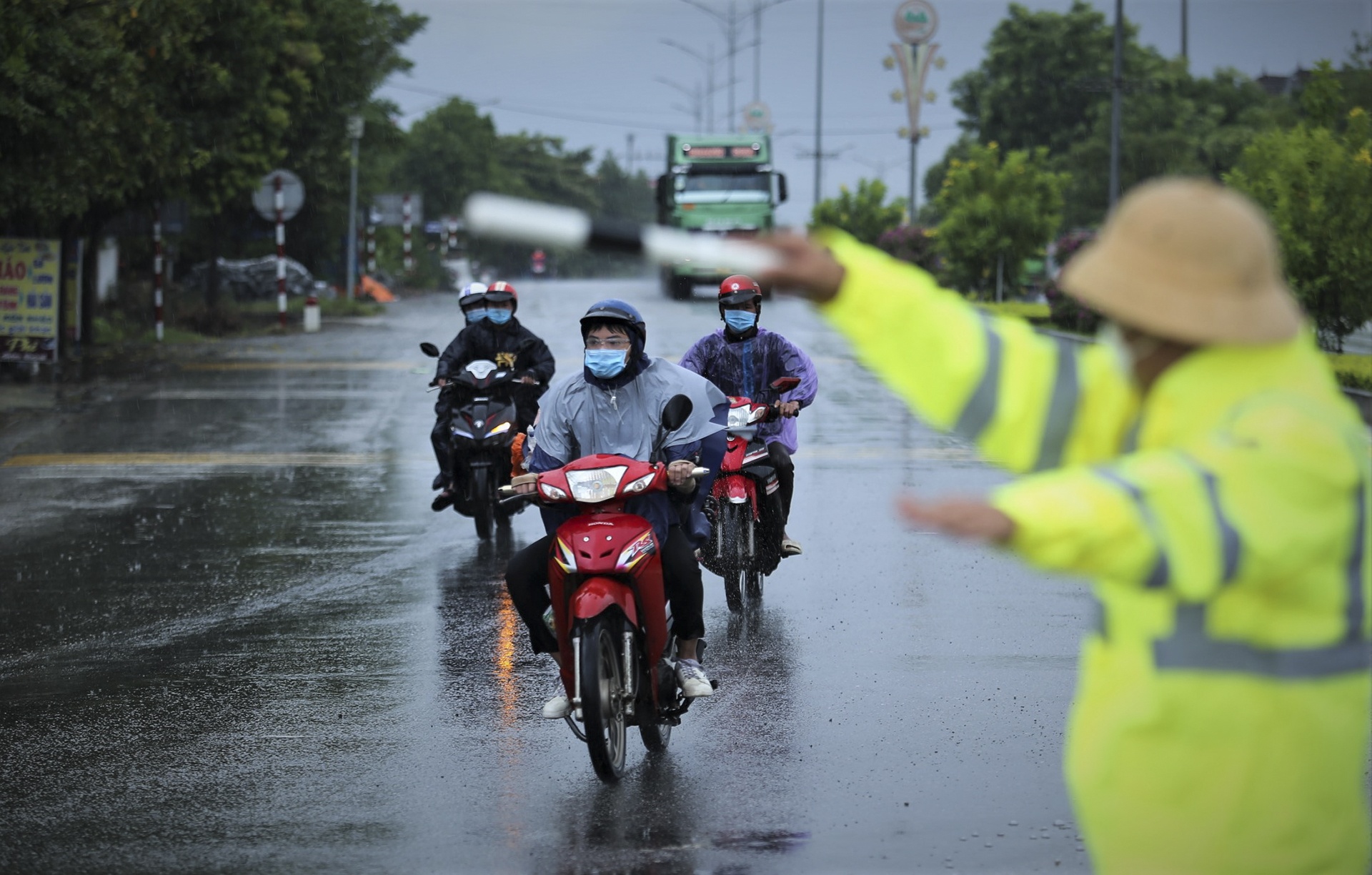 chay xe may ve que anh 11