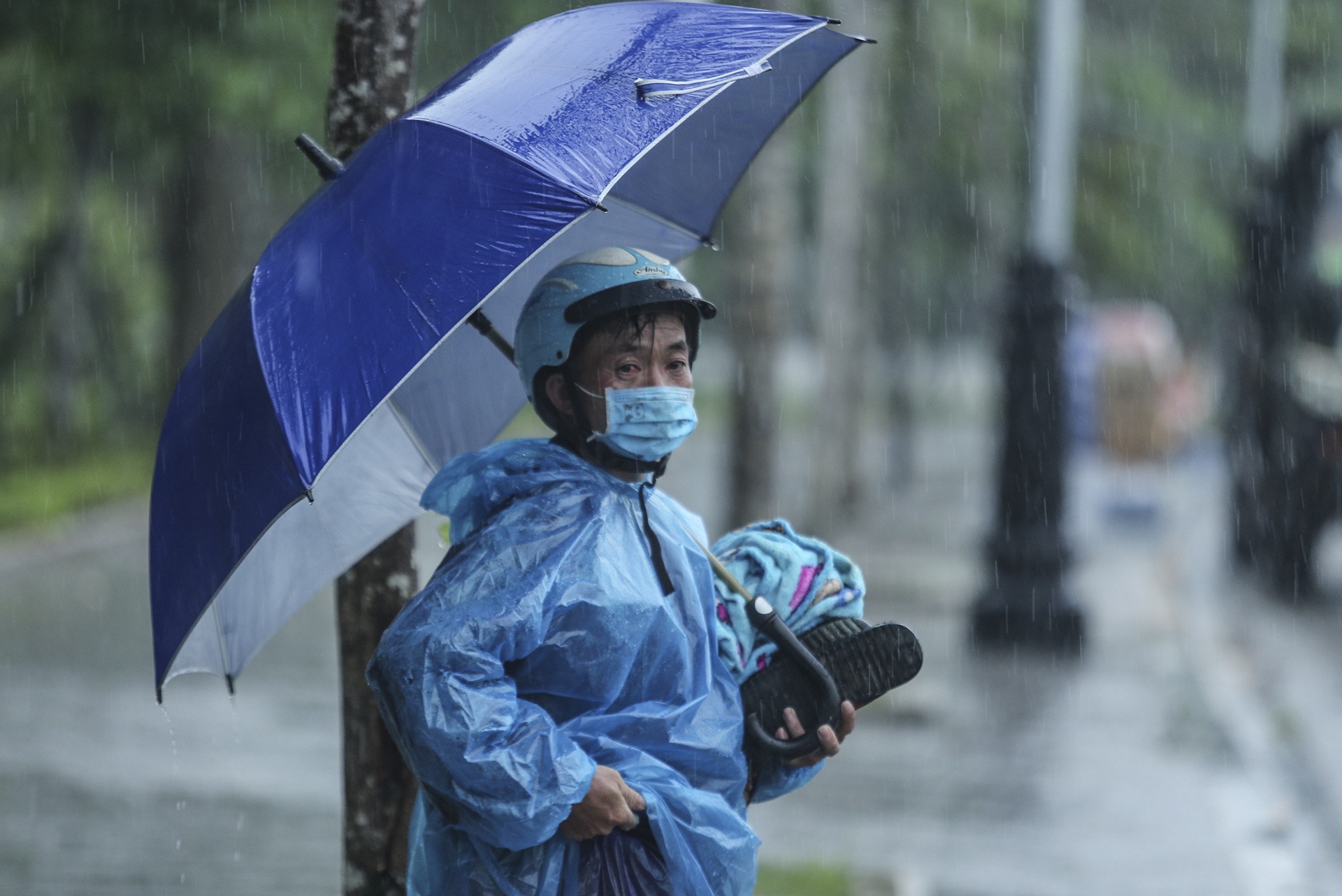 chay xe may ve que anh 9