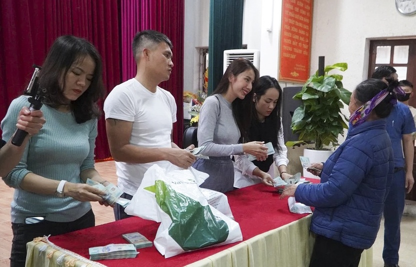 Hà Tĩnh báo cáo số tiền ca sĩ Thủy Tiên cứu trợ ảnh 1 Ha Tinh bao cao so tien ca si Thuy Tien cuu tro anh 1