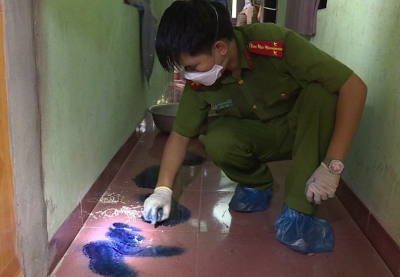 Be trai 8 tuoi tu vong voi nhieu vet chem hinh anh