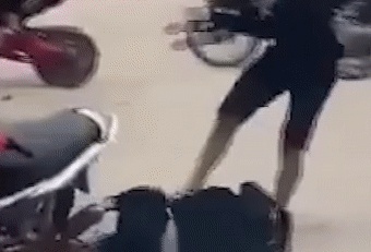 Nam sinh bị đánh hội đồng ảnh 1 Nam sinh bi danh hoi dong anh 1