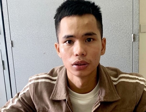 Thanh nien me chung khoan di cuop day chuyen vang hinh anh