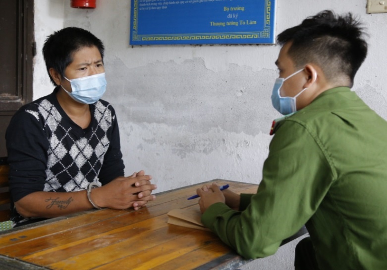 Be trai 8 tuoi bi sat hai vi mau thuan cua gia dinh hinh anh