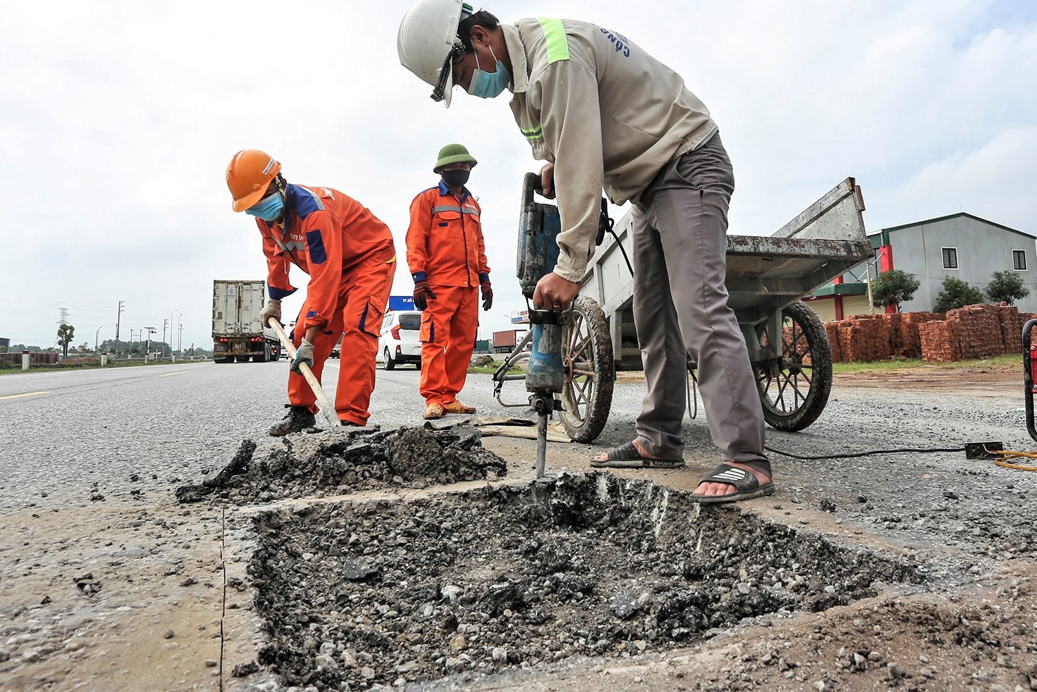 Quoc lo nghin ty chi chit 'o voi, o ga' hinh anh