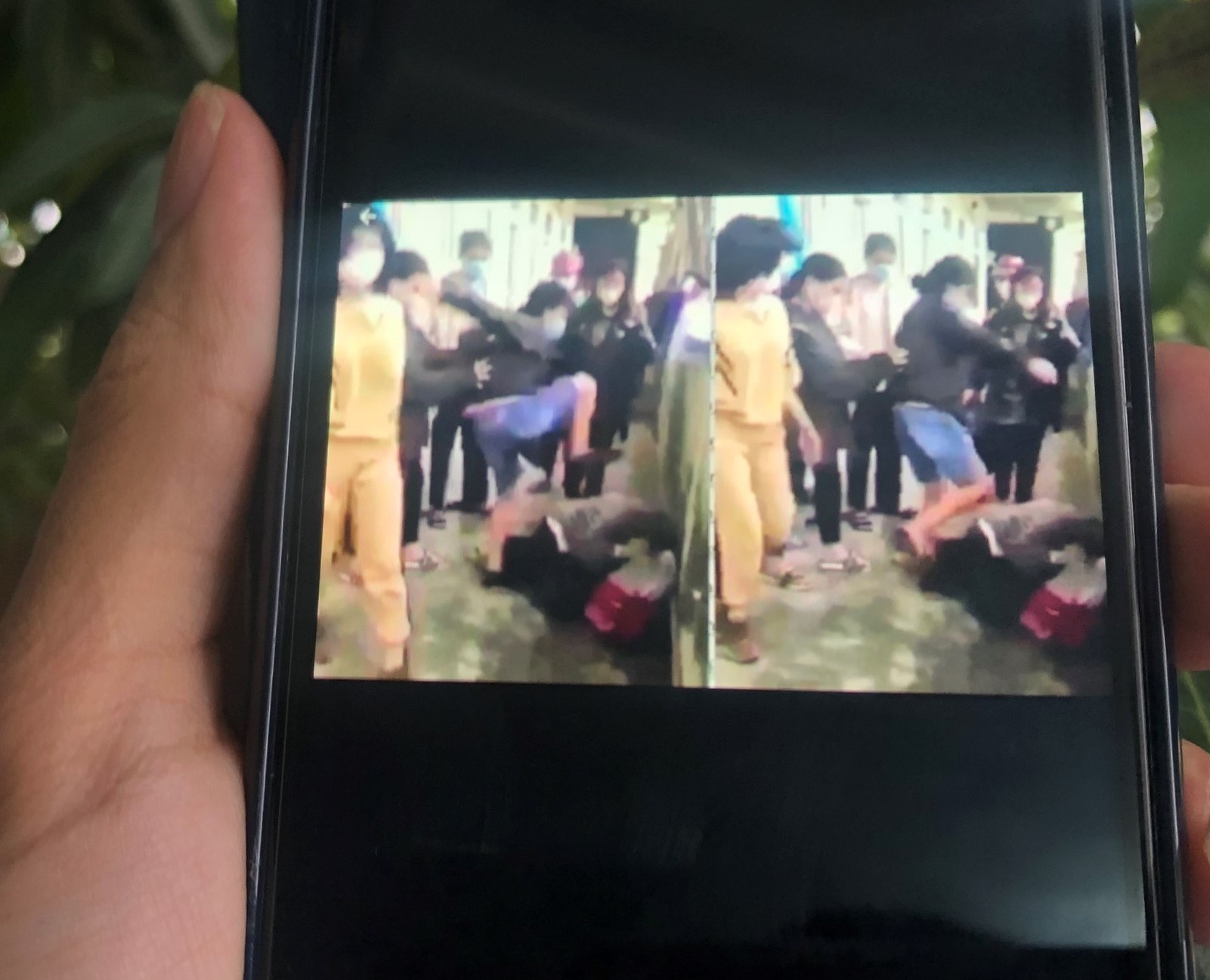 Nu sinh lop 10 bi danh hoi dong hinh anh