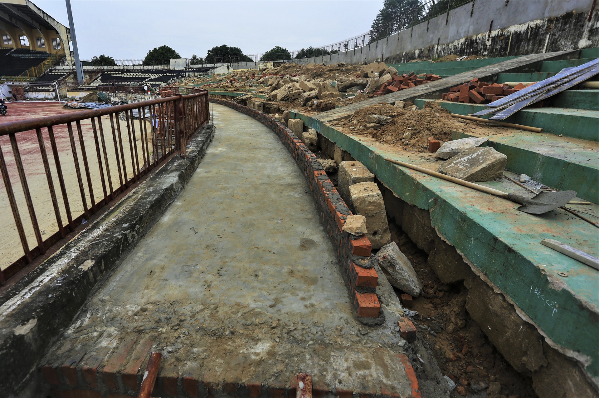 san van dong Vinh cai tao anh 7