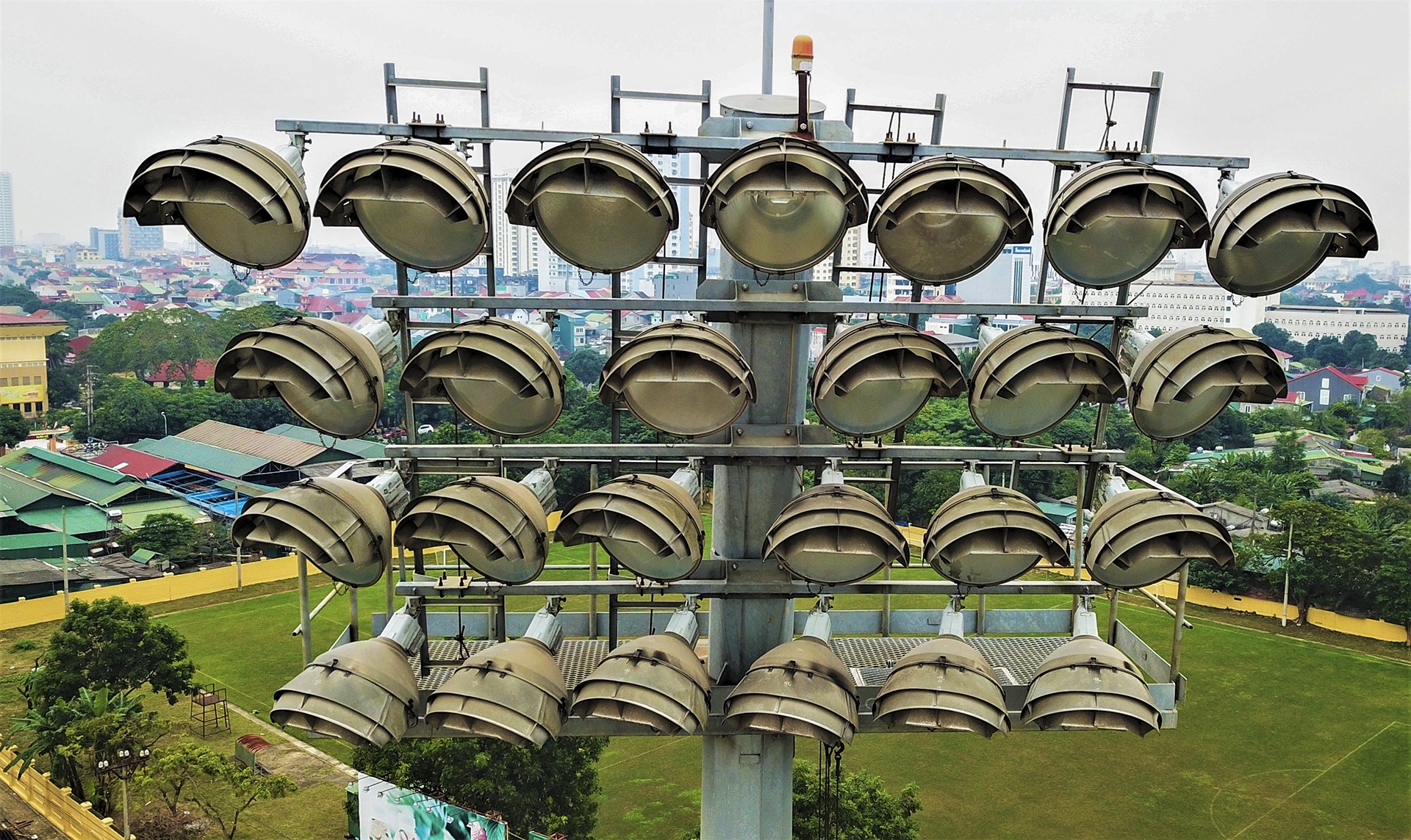 san van dong Vinh cai tao anh 12