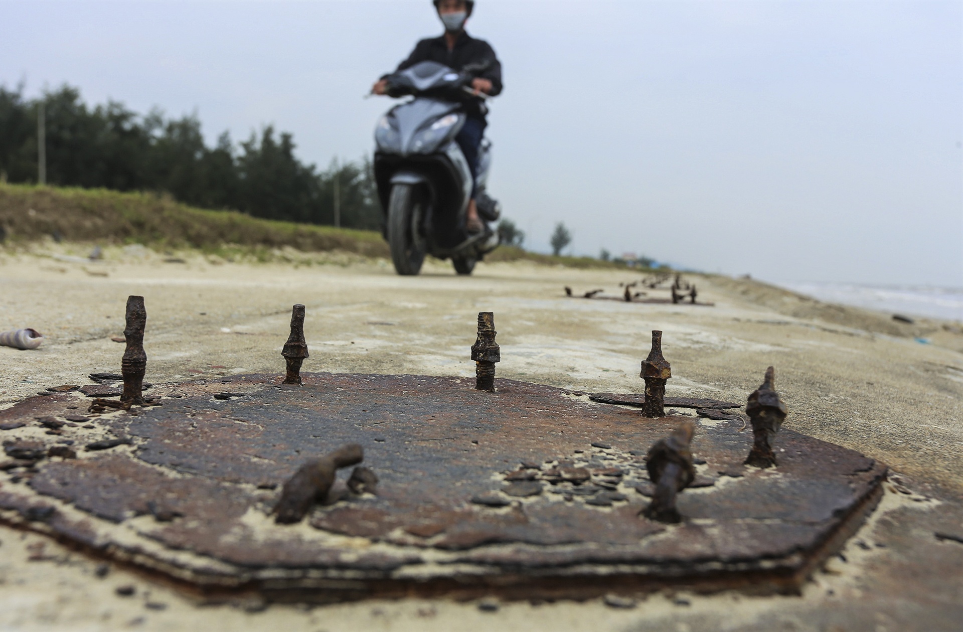 bien du lich ngap rac anh 8