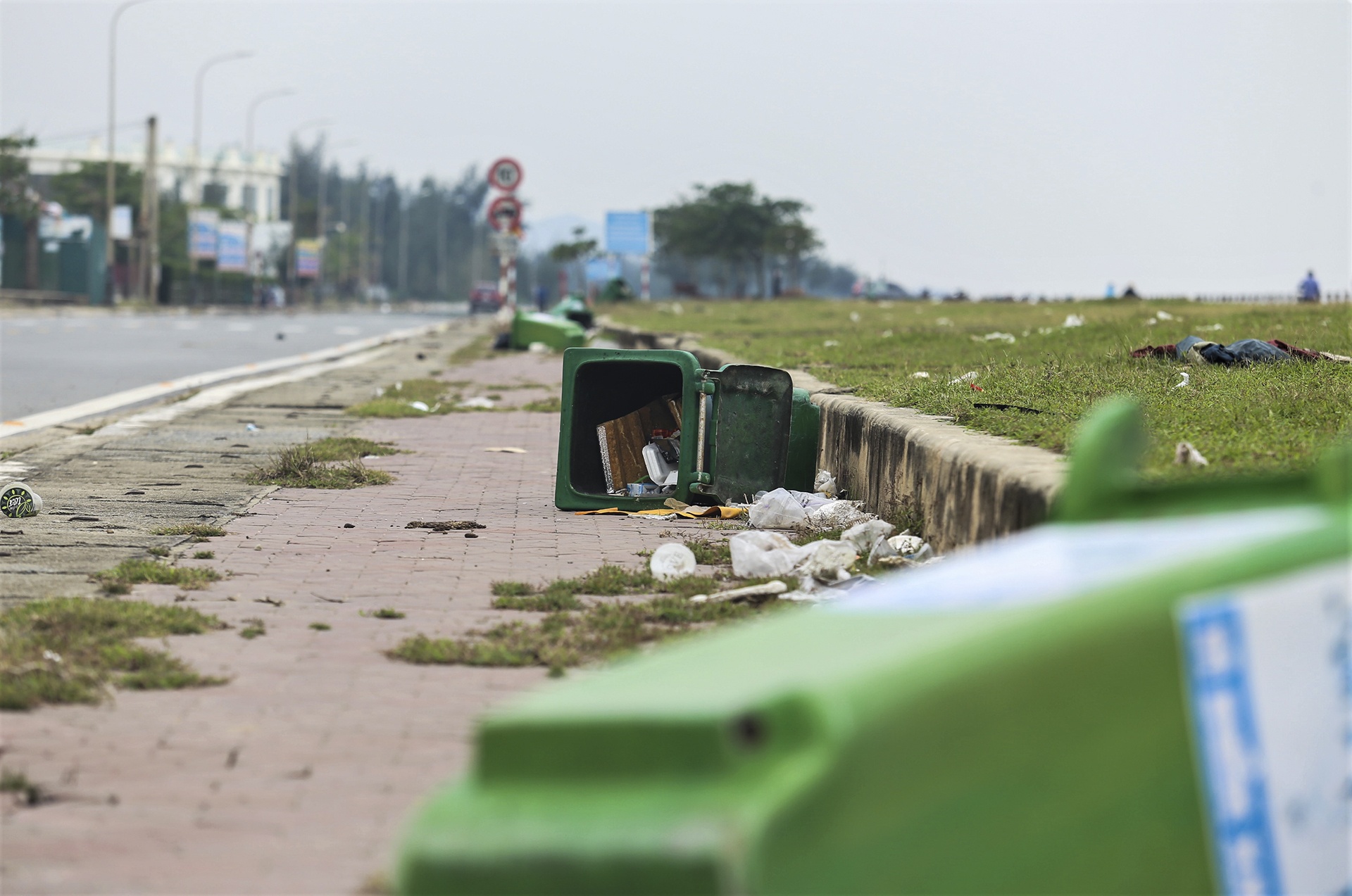 bien du lich ngap rac anh 7