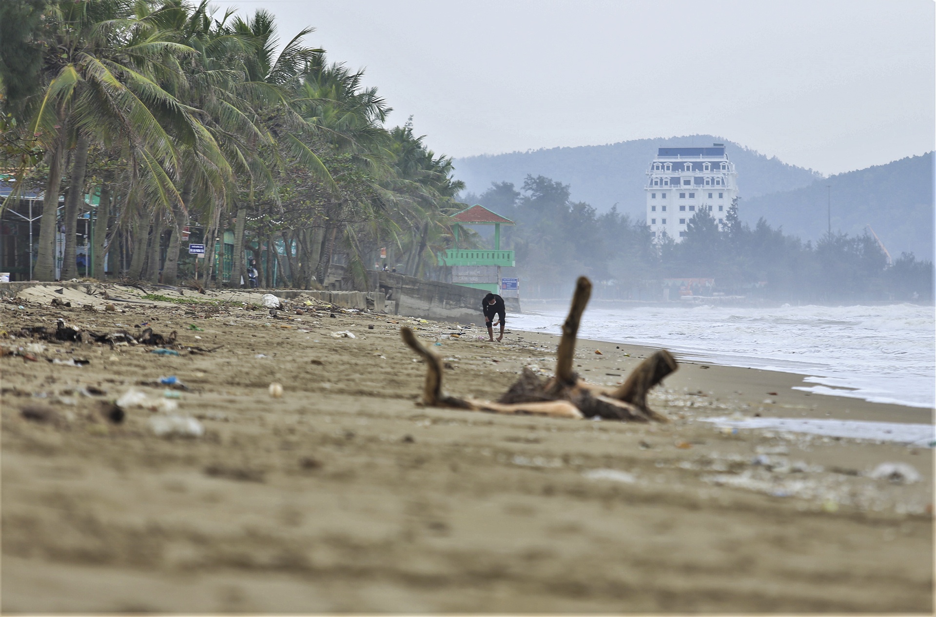 bien du lich ngap rac anh 11