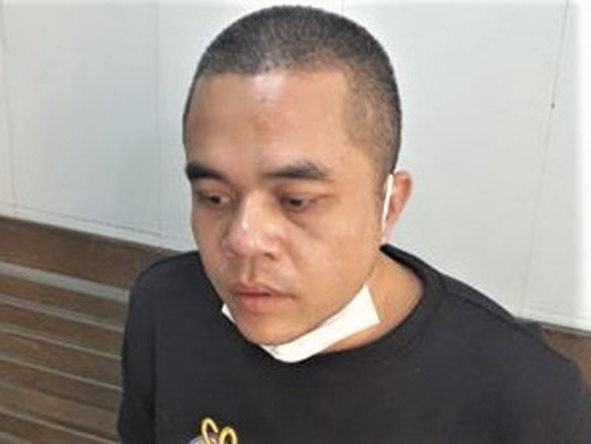 Nhan chung ke phut no sung trong quan ca phe hinh anh