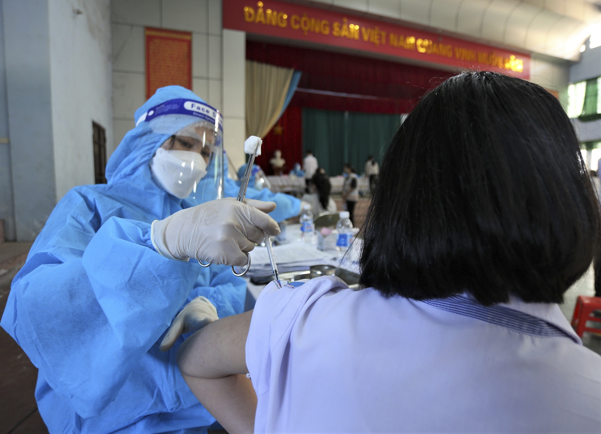 Tiêm vaccine cho học sinh ảnh 7 Tiem vaccine cho hoc sinh anh 7