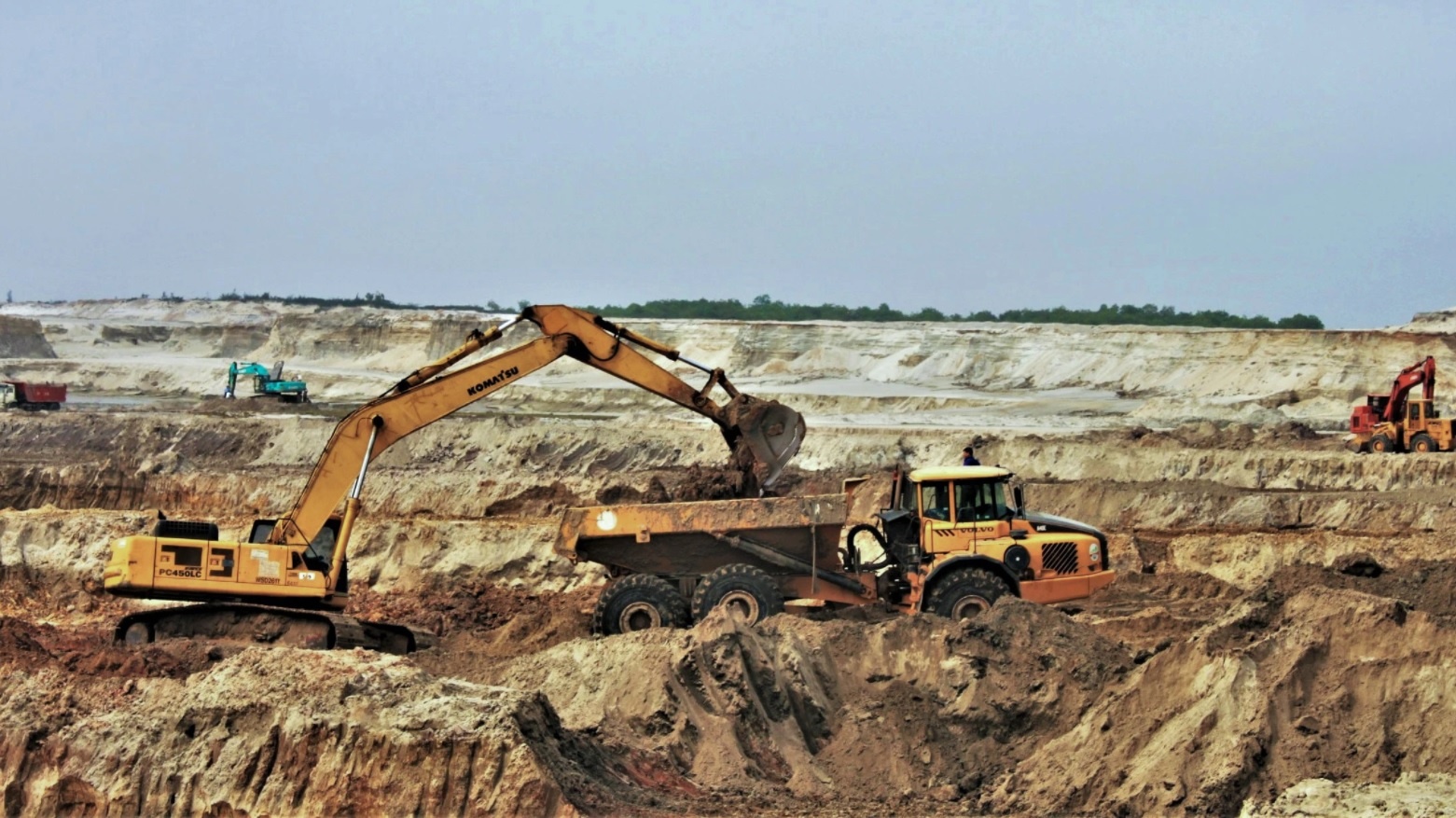 Ha Tinh tiep tuc xin dung mo sat Thach Khe hinh anh