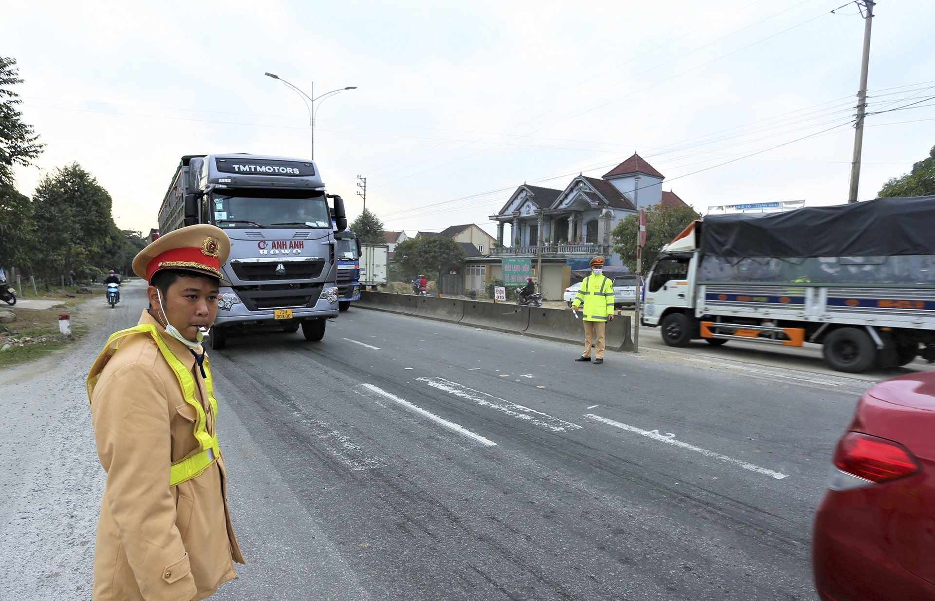quoc lo 1 un tac vi tai nan anh 10
