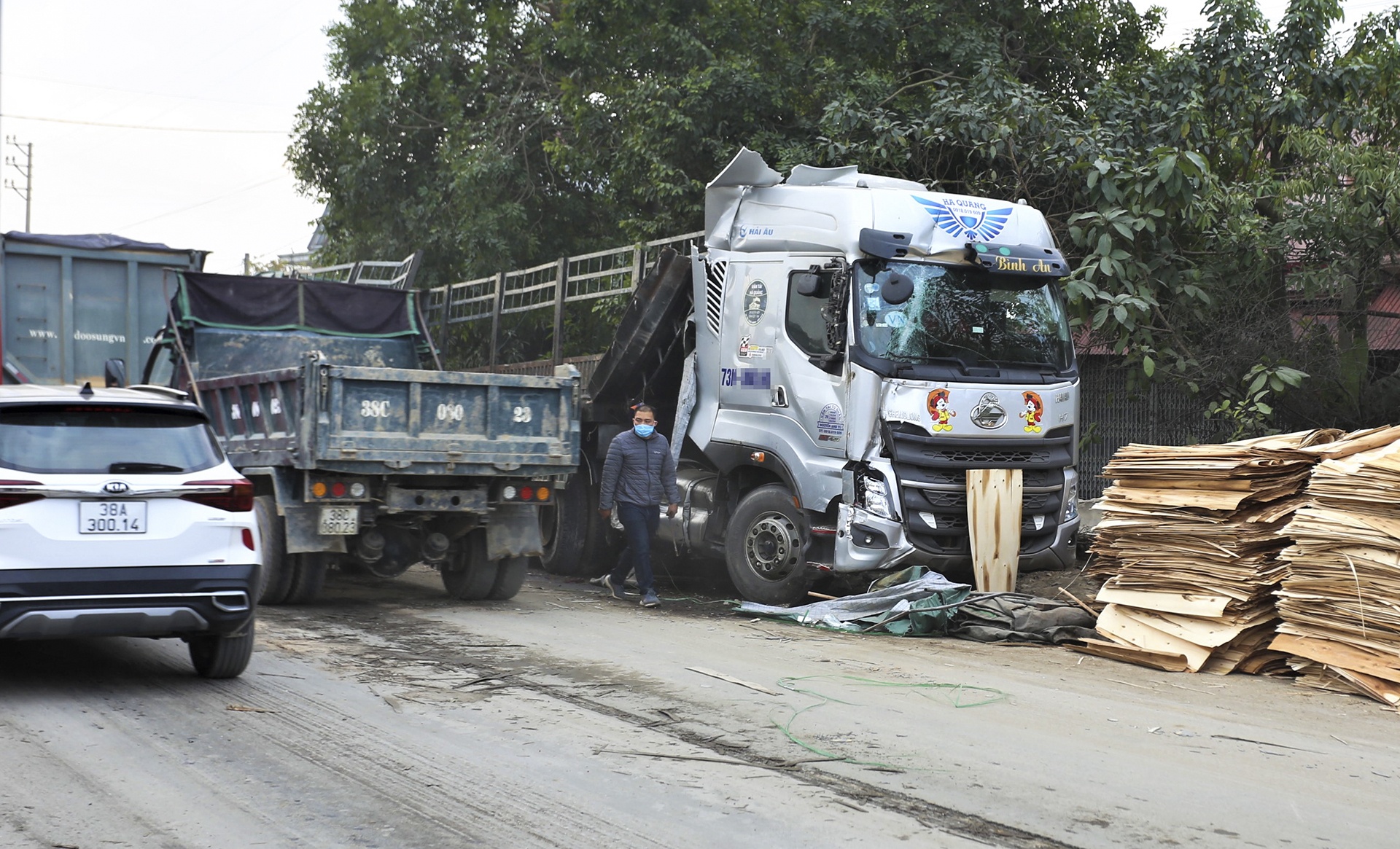 quoc lo 1 un tac vi tai nan anh 1