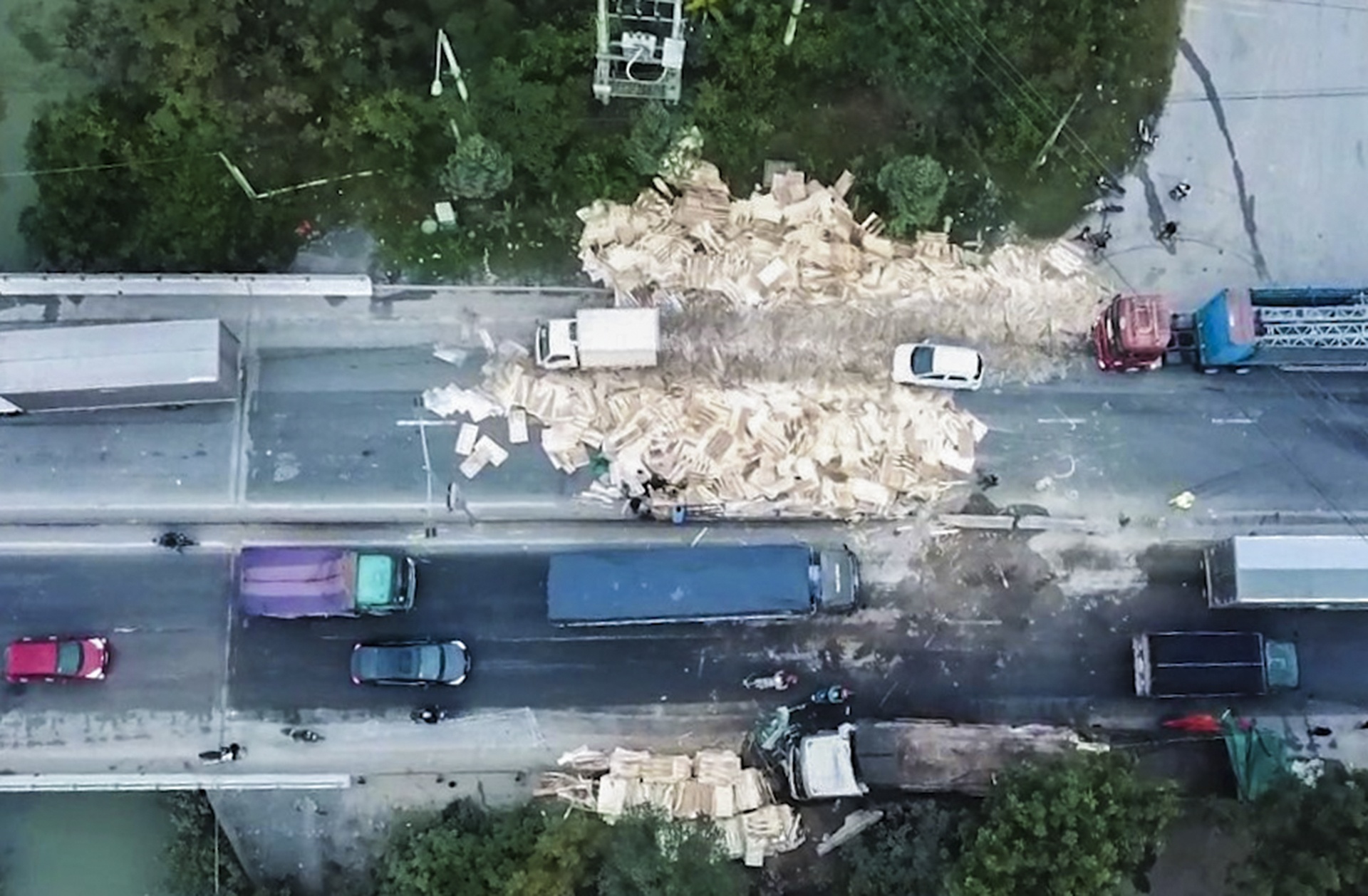 quoc lo 1 un tac vi tai nan anh 4