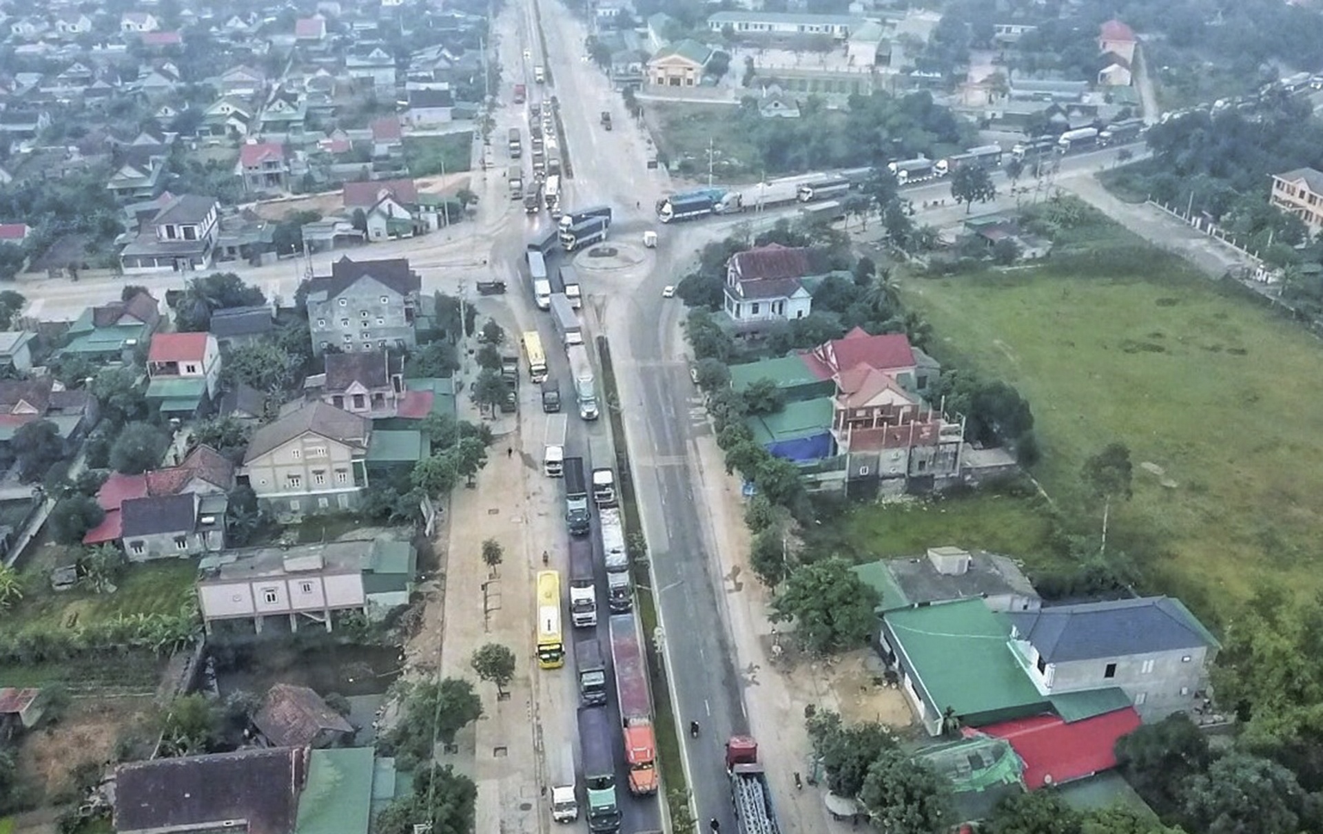 quoc lo 1 un tac vi tai nan anh 11