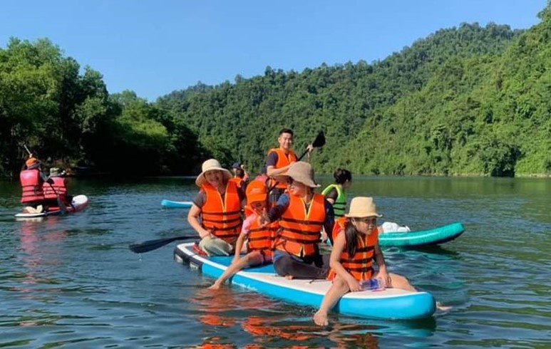 35% doanh nghiep lu hanh quoc te xin rut giay phep hinh anh