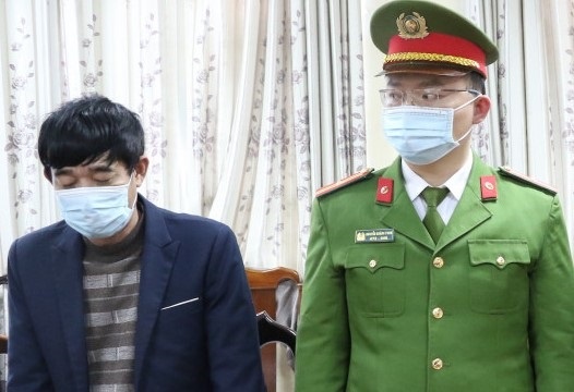 Can bo thue lap ‘cong ty ma’, thu loi tien ty tu hoa don trai phep hinh anh