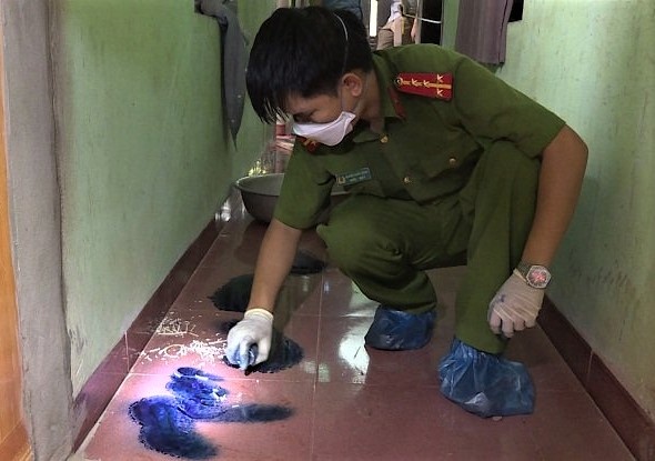 Nghi an me tram cam sat hai con 2 thang tuoi hinh anh