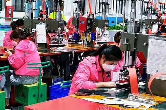 4.600 cong nhan o Nghe An quay lai lam viec sau khi duoc tang luong hinh anh