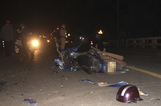 Truong cong an xa tu vong ben ve duong hinh anh