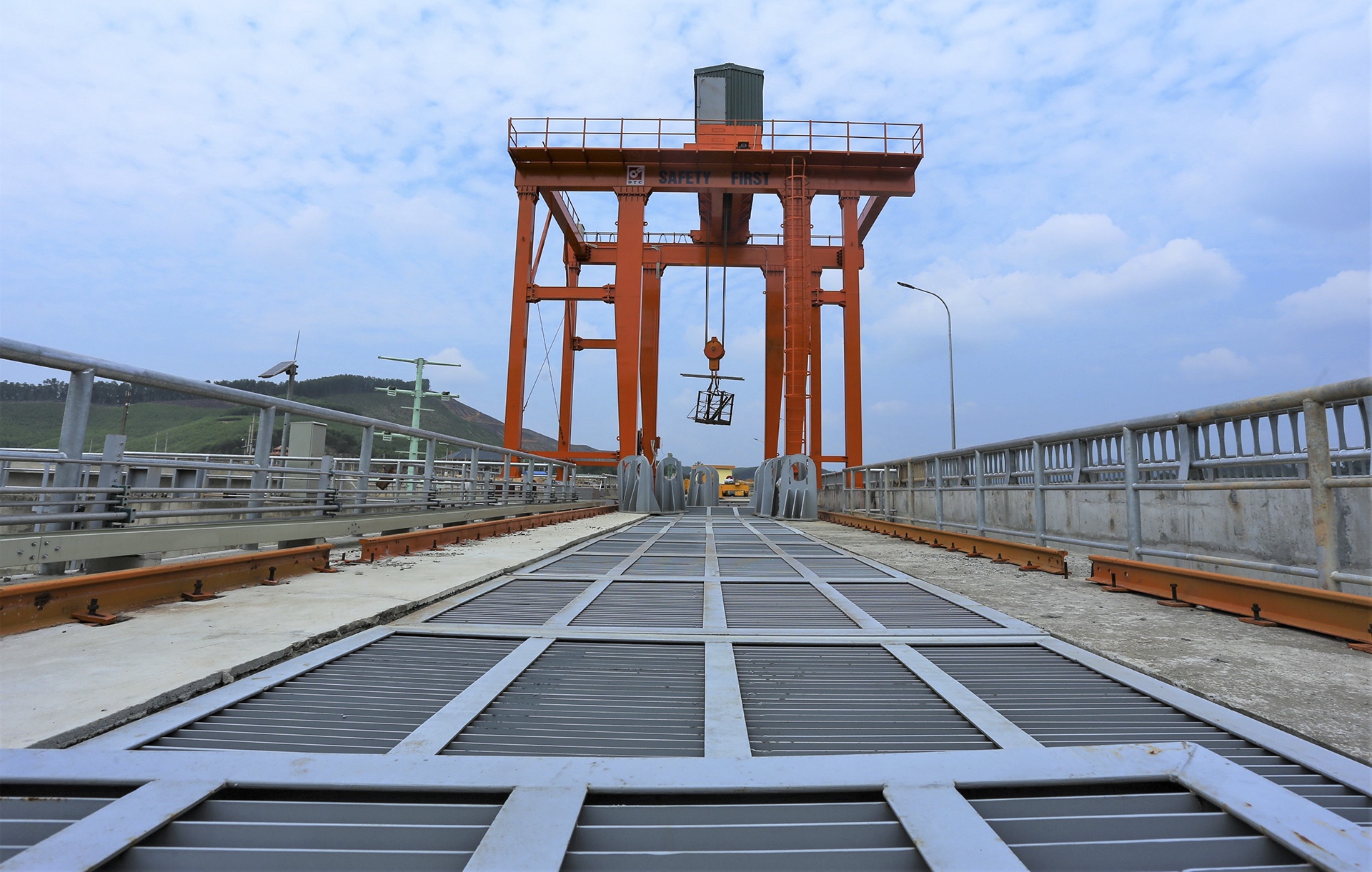 ho thuy loi nghin ty anh 8